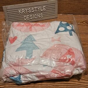 Holiday Patterned Blanket with Pink and Teal Accents Fleece